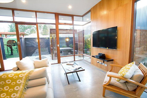 Sticky Rice Villas - Mackay Tourism 24