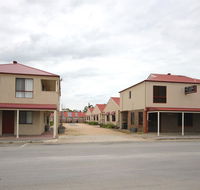 Port Vincent Motel  Apartments - Mackay Tourism