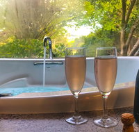 Adelaide Hills Retreats - Mackay Tourism