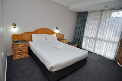 Hilton Beachfront Motel - Mackay Tourism 24