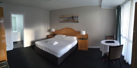 Hilton Beachfront Motel - Mackay Tourism 27