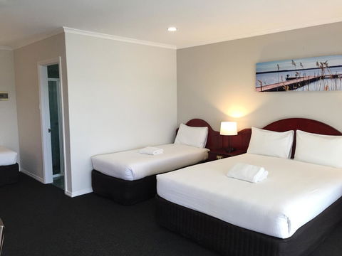 Hilton Beachfront Motel - Mackay Tourism 20