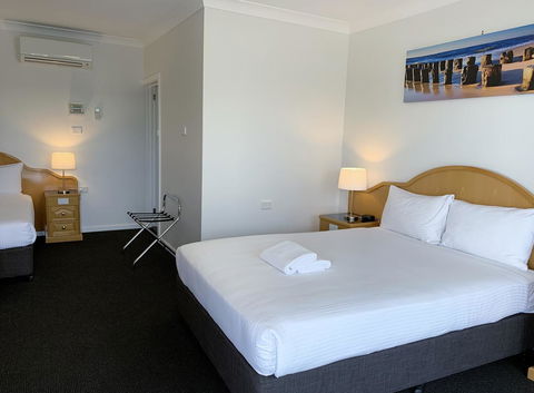 Hilton Beachfront Motel - Mackay Tourism 2