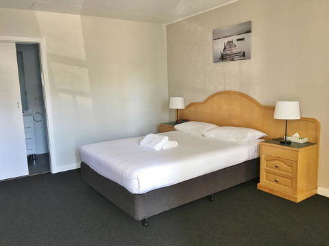 Hilton Beachfront Motel - Mackay Tourism 31