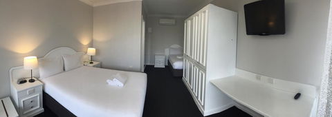 Hilton Beachfront Motel - Mackay Tourism 39