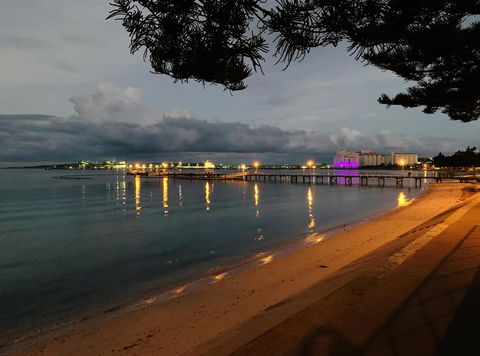 Hilton Beachfront Motel - Mackay Tourism 10