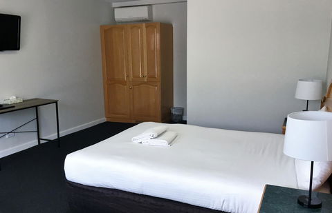 Hilton Beachfront Motel - Mackay Tourism 26