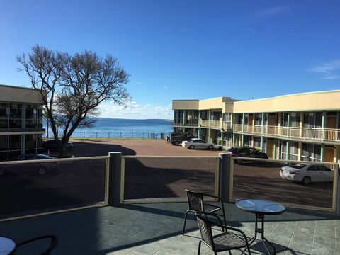 Hilton Beachfront Motel - Mackay Tourism 22