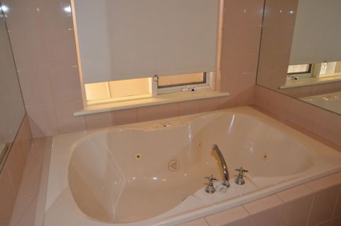 The Bluff Resort Apartments - Mackay Tourism 37