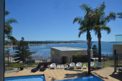 The Bluff Resort Apartments - Mackay Tourism 13