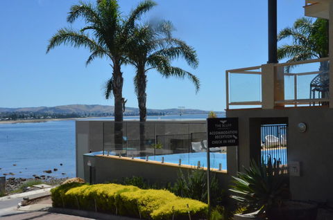 The Bluff Resort Apartments - Mackay Tourism 12