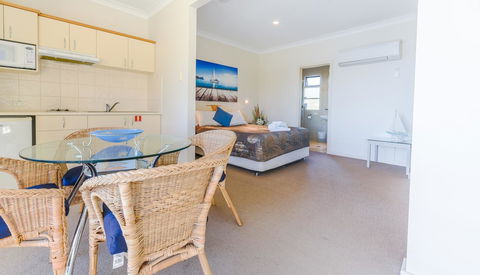 The Bluff Resort Apartments - Mackay Tourism 7