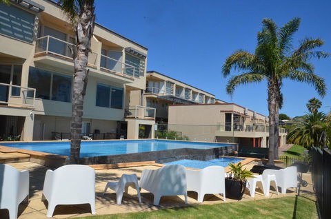 The Bluff Resort Apartments - Mackay Tourism 0