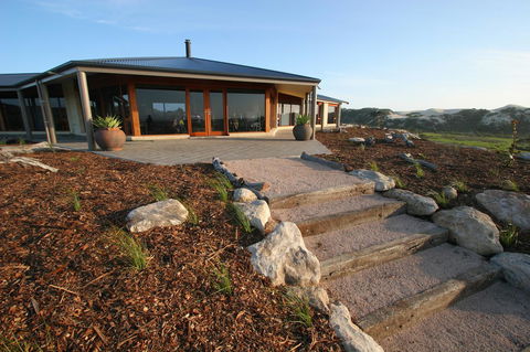 Almonta Park Lodge - Mackay Tourism 2