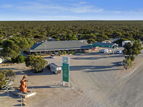 Border Village Roadhouse - Mackay Tourism 22