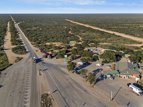 Border Village Roadhouse - Mackay Tourism 19