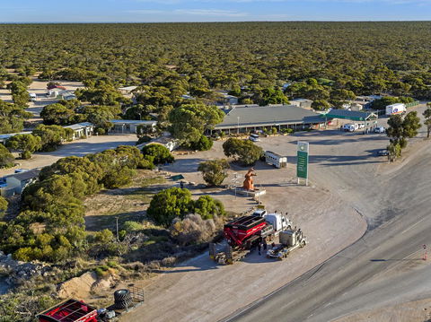 Border Village Roadhouse - Mackay Tourism 6