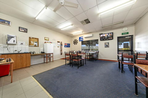 Border Village Roadhouse - Mackay Tourism 12