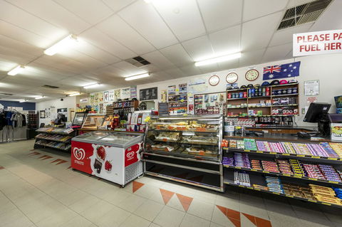 Border Village Roadhouse - Mackay Tourism 9