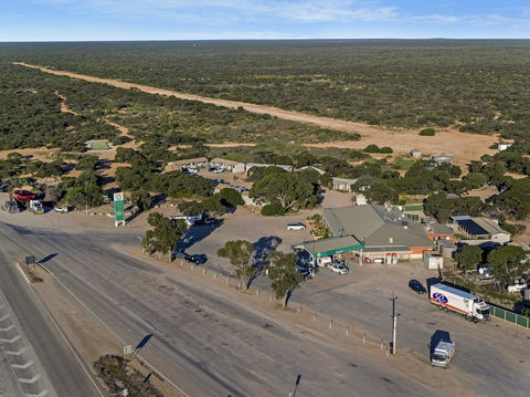 Border Village Roadhouse - Mackay Tourism 20