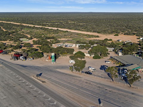 Border Village Roadhouse - Mackay Tourism 21