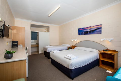 Blue Seas Motel - Mackay Tourism 3