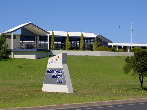 Robetown Motor Inn & Apartments - Mackay Tourism 0