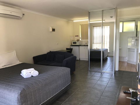 Robetown Motor Inn & Apartments - Mackay Tourism 41
