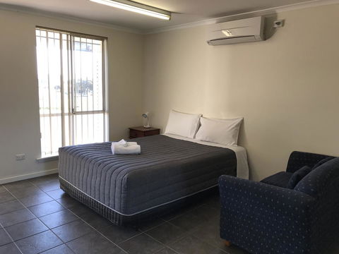 Robetown Motor Inn & Apartments - Mackay Tourism 40