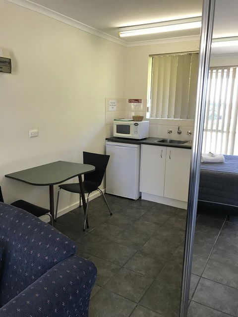Robetown Motor Inn & Apartments - Mackay Tourism 42