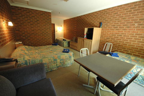 Burra Motor Inn - Mackay Tourism 40
