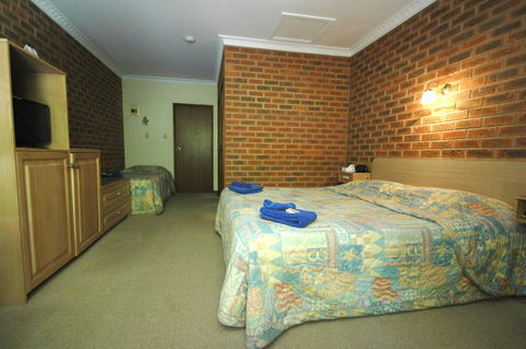 Burra Motor Inn - Mackay Tourism 41