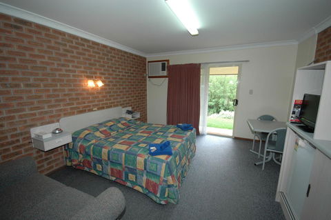 Burra Motor Inn - Mackay Tourism 39