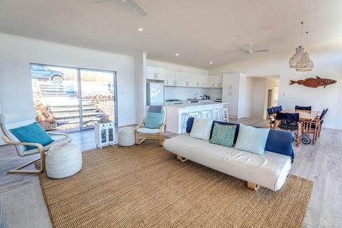 Middle River Beach House, Western House - Mackay Tourism 6