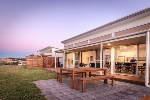 Middle River Beach House, Western House - Mackay Tourism 16