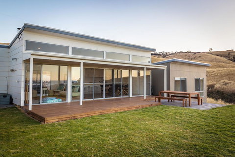 Middle River Beach House, Western House - Mackay Tourism 1