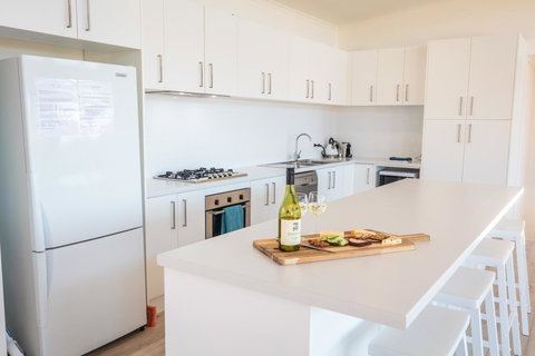 Middle River Beach House, Western House - Mackay Tourism 3