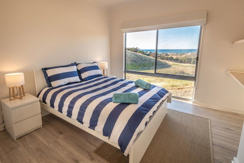 Middle River Beach House, Western House - Mackay Tourism 9