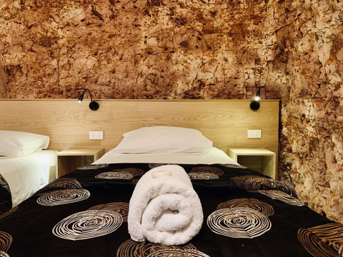 The Lookout Cave Underground Motel - Mackay Tourism 2