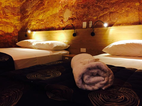 The Lookout Cave Underground Motel - Mackay Tourism 28