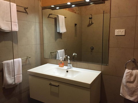 The Lookout Cave Underground Motel - Mackay Tourism 30