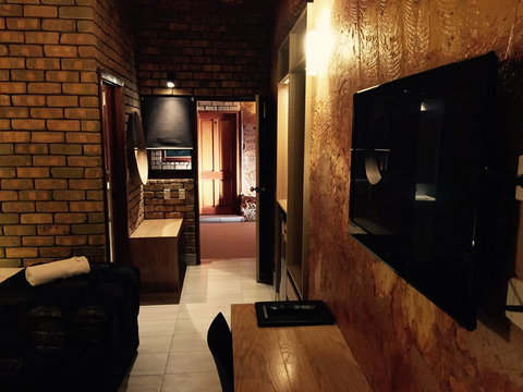 The Lookout Cave Underground Motel - Mackay Tourism 33