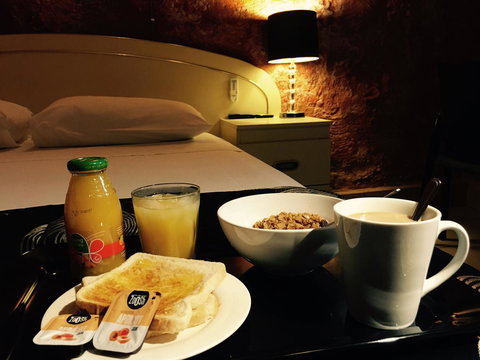 The Lookout Cave Underground Motel - Mackay Tourism 8