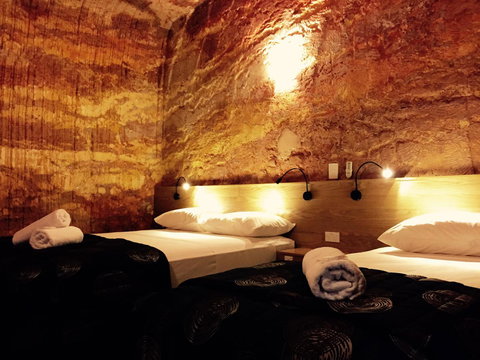 The Lookout Cave Underground Motel - Mackay Tourism 34
