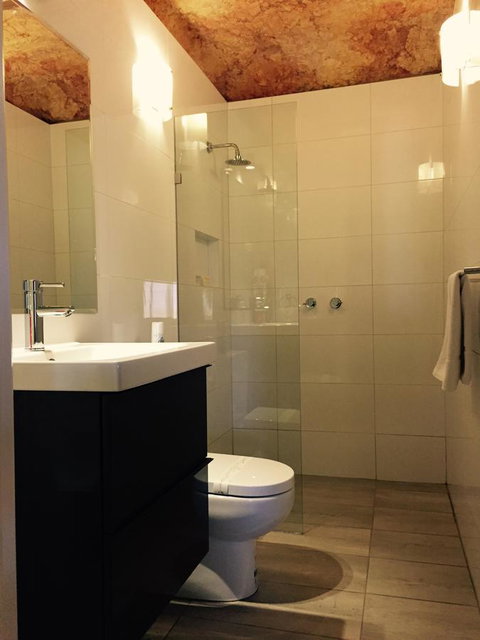 The Lookout Cave Underground Motel - Mackay Tourism 39