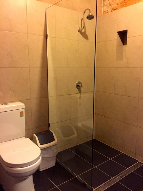 The Lookout Cave Underground Motel - Mackay Tourism 31