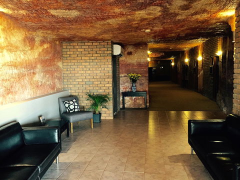 The Lookout Cave Underground Motel - Mackay Tourism 18