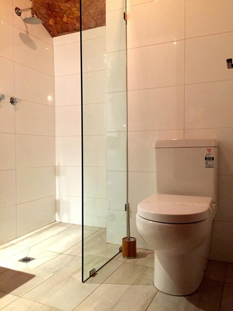 The Lookout Cave Underground Motel - Mackay Tourism 38