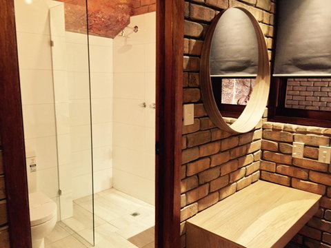 The Lookout Cave Underground Motel - Mackay Tourism 32