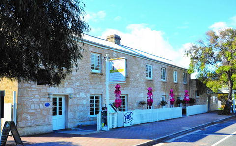 Caledonian Inn - Mackay Tourism 1